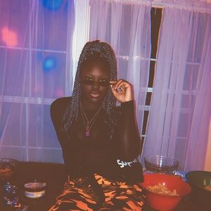 Meet your Posher, Dominique